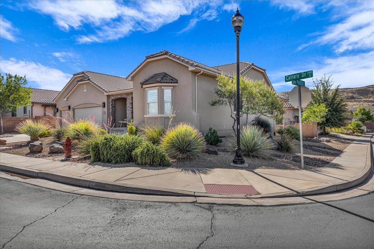 330 E Calgary St George, UT 84790 home for sale, MLS#25-264401 - Erika Rogers Photo 3