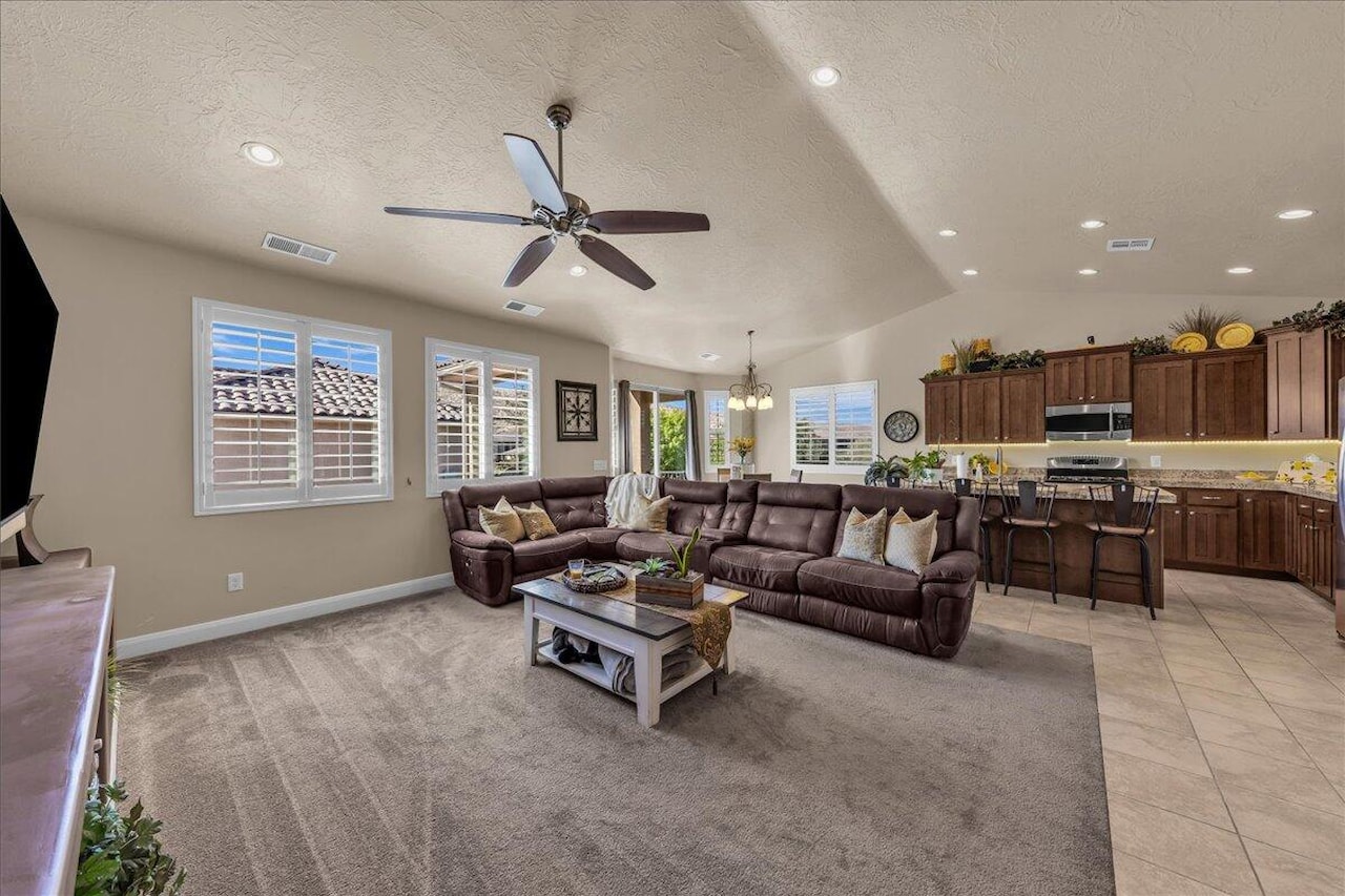 330 E Calgary St George, UT 84790 home for sale, MLS#25-264401 - Erika Rogers Photo 10