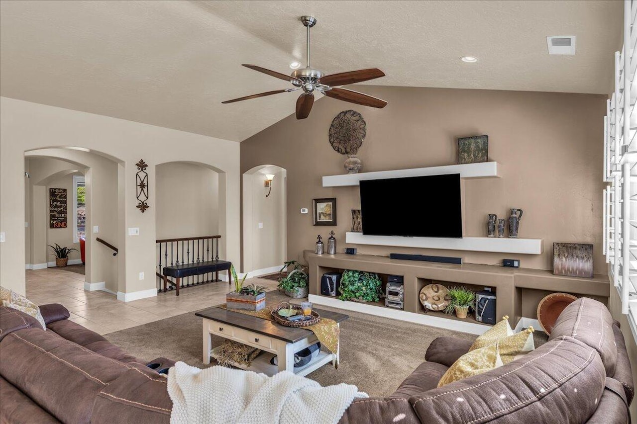 330 E Calgary St George, UT 84790 home for sale, MLS#25-264401 - Erika Rogers Photo 12