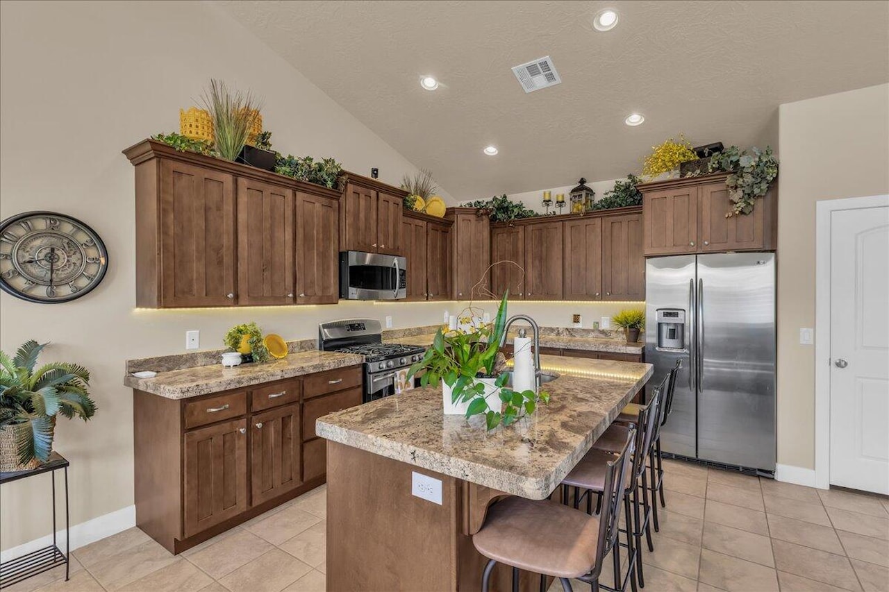 330 E Calgary St George, UT 84790 home for sale, MLS#25-264401 - Erika Rogers Photo 14