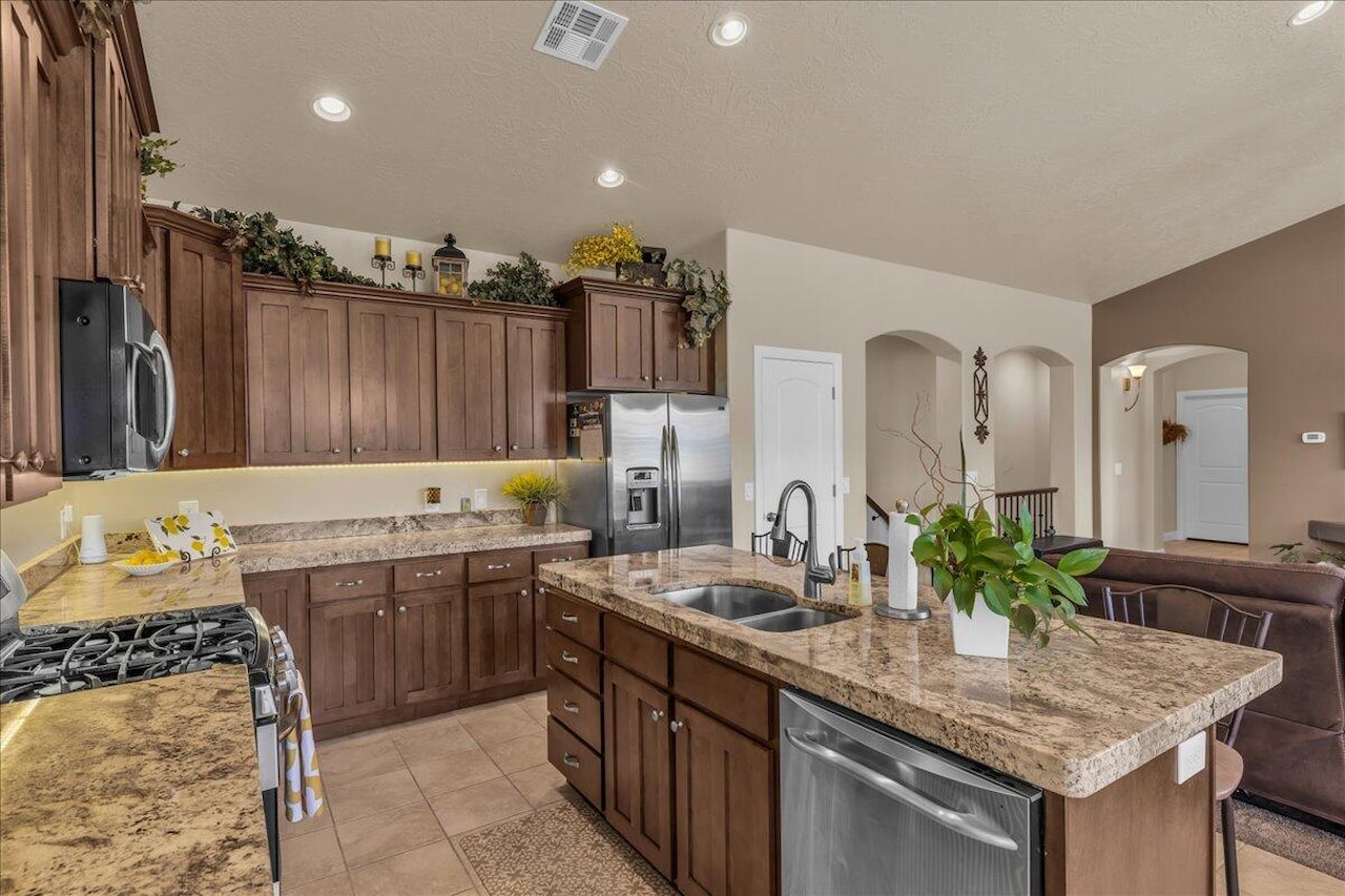 330 E Calgary St George, UT 84790 home for sale, MLS#25-264401 - Erika Rogers Photo 16