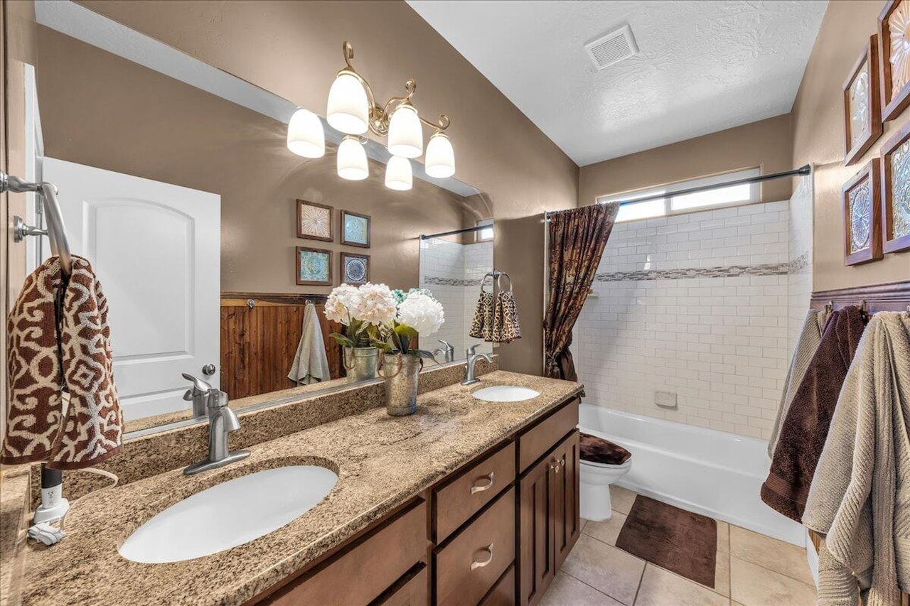 330 E Calgary St George, UT 84790 home for sale, MLS#25-264401 - Erika Rogers Photo 19