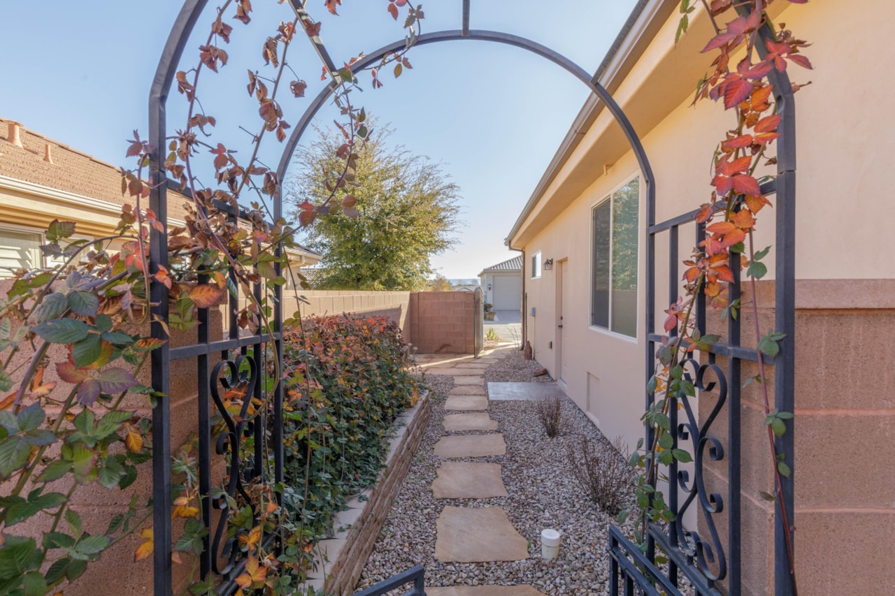 1537 N Blacklion RD Washington, UT 84780 home for sale, MLS#25-267687 - Erika Rogers Photo 43