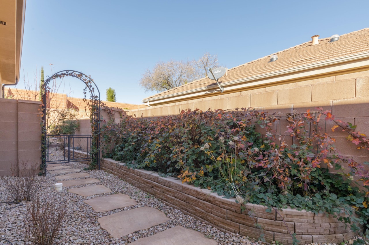 1537 N Blacklion RD Washington, UT 84780 home for sale, MLS#25-267687 - Erika Rogers Photo 44