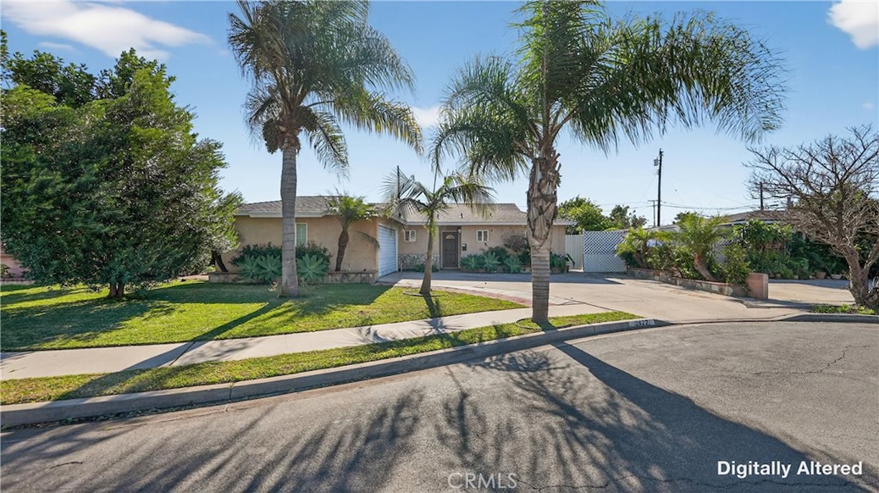 Author Victor Villaseñor with gather stardust and rain gold in Santa Ana  this month - Los Angeles Times, image size:1280x715