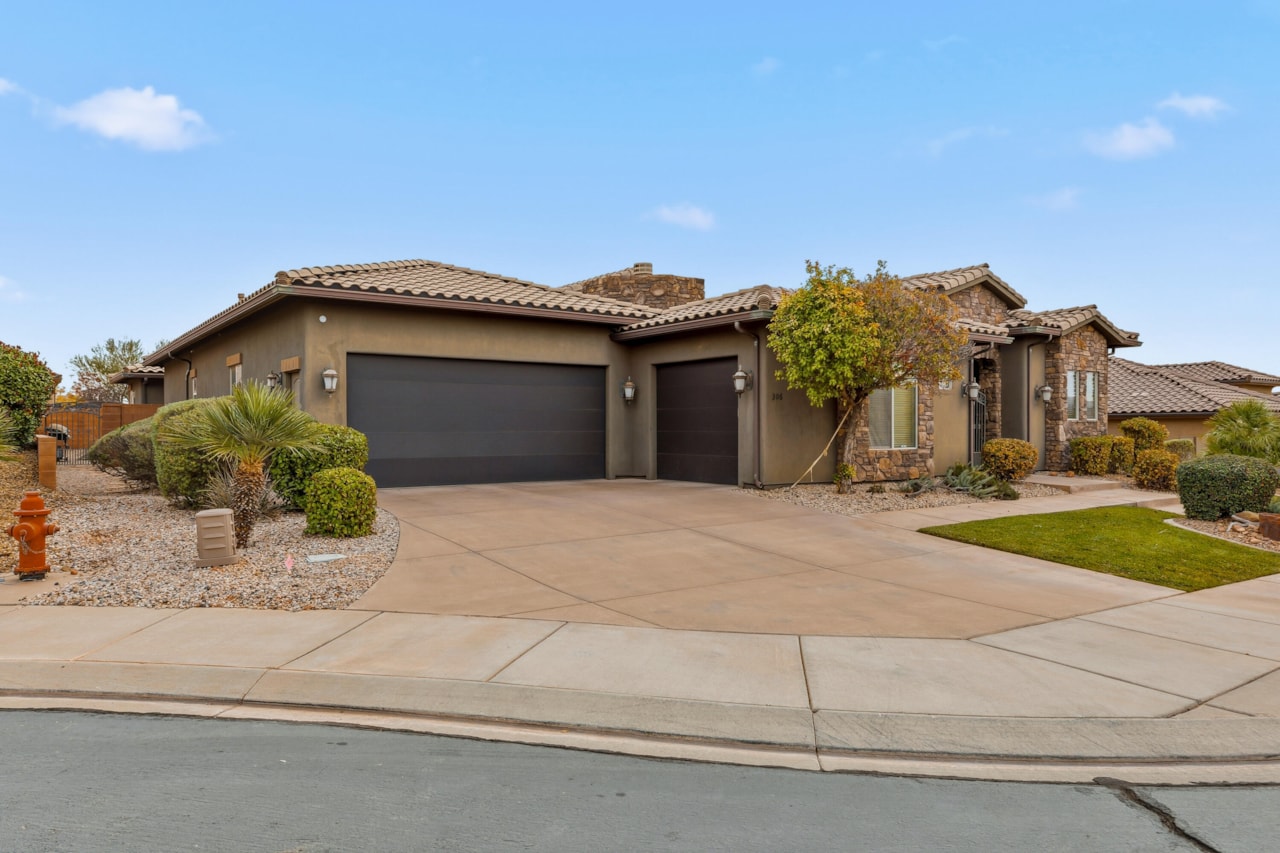 306 N Eagle Cove Ivins, UT 84738 home for sale, MLS#26-267687 - Erika Rogers Photo 3