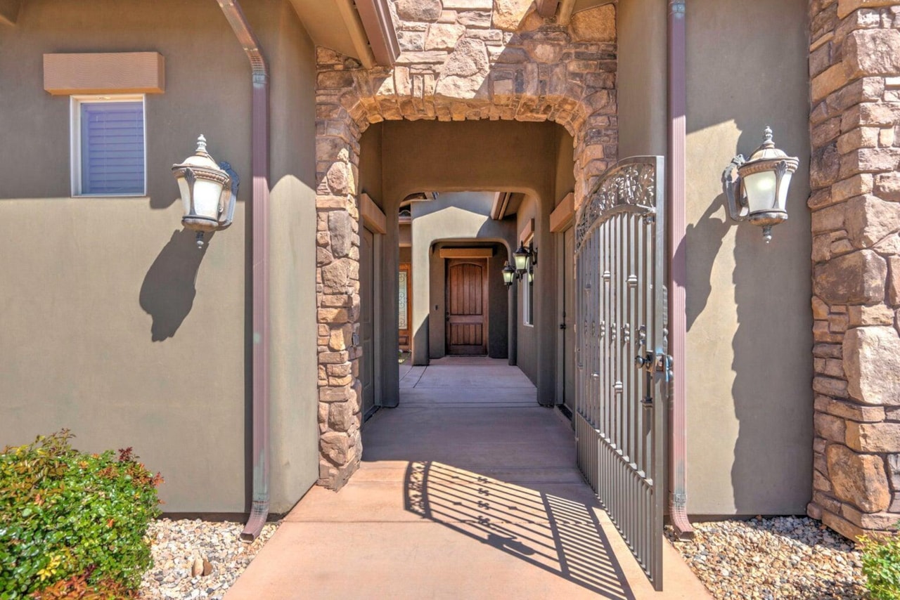 306 N Eagle Cove Ivins, UT 84738 home for sale, MLS#26-267687 - Erika Rogers Photo 5