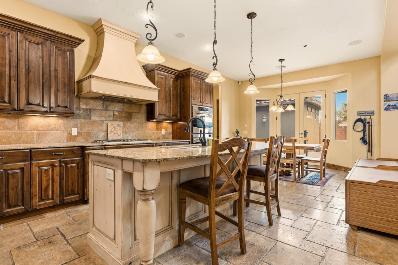 306 N Eagle Cove Ivins, UT 84738 home for sale, MLS#26-267687 - Erika Rogers Photo 13