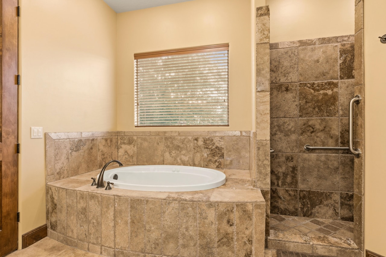 306 N Eagle Cove Ivins, UT 84738 home for sale, MLS#26-267687 - Erika Rogers Photo 24