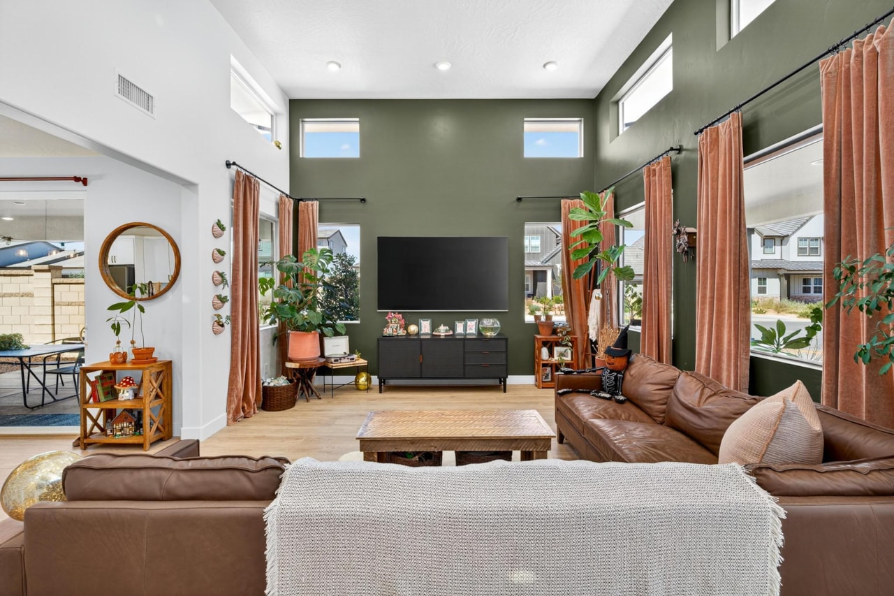 755 W Juniper Hill DR St George, UT 84790 home for sale, MLS#25-267689 - Erika Rogers Photo 9