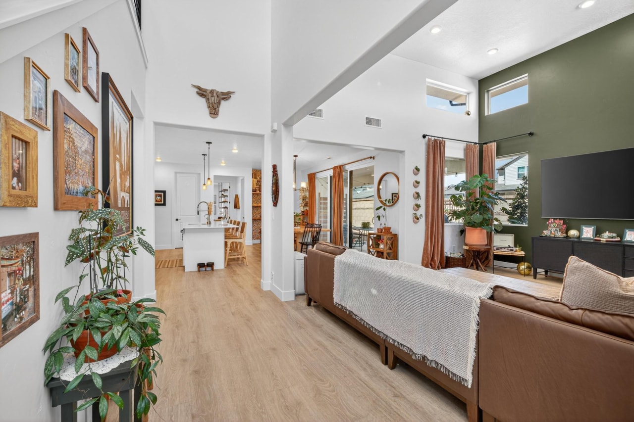 755 W Juniper Hill DR St George, UT 84790 home for sale, MLS#25-267689 - Erika Rogers Photo 12