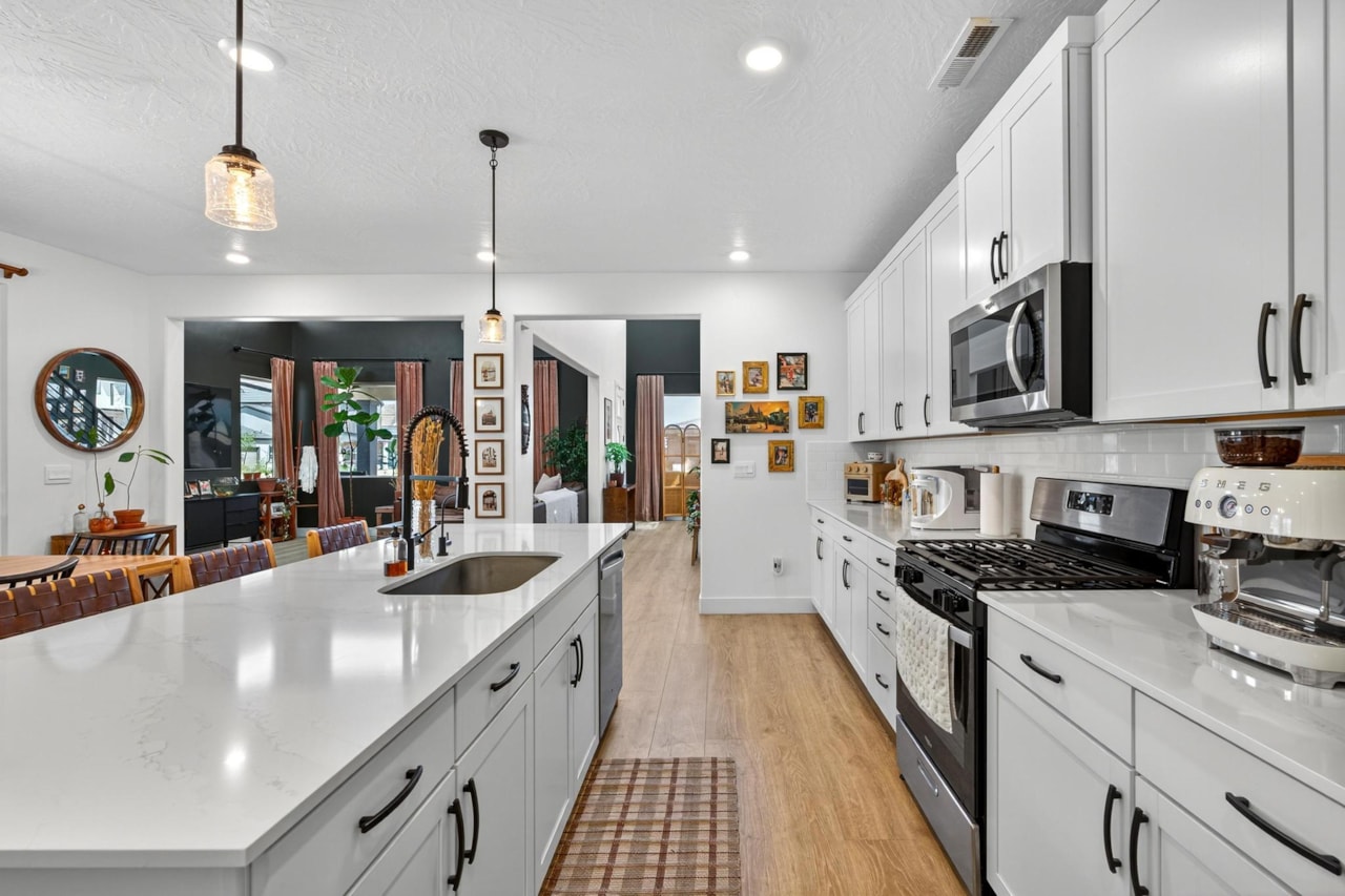 755 W Juniper Hill DR St George, UT 84790 home for sale, MLS#25-267689 - Erika Rogers Photo 15