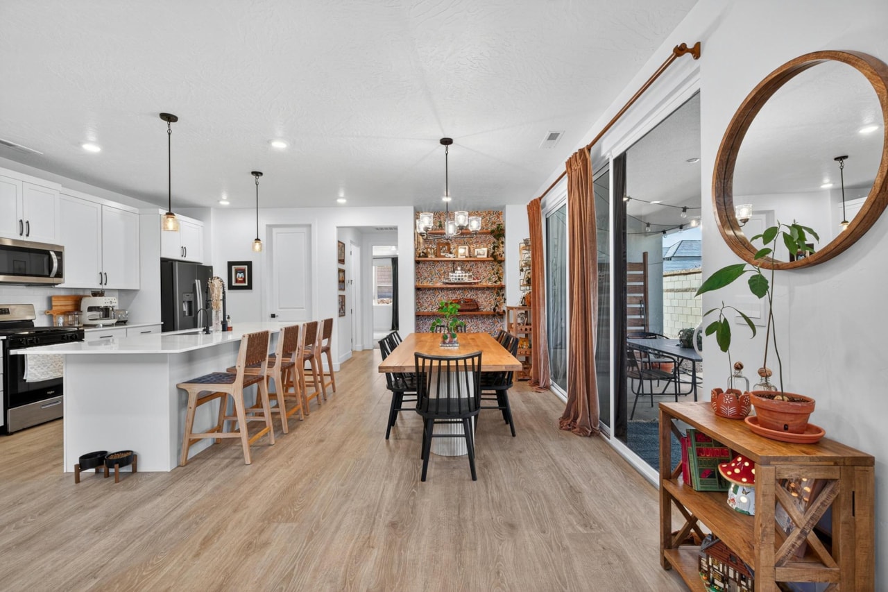 755 W Juniper Hill DR St George, UT 84790 home for sale, MLS#25-267689 - Erika Rogers Photo 18