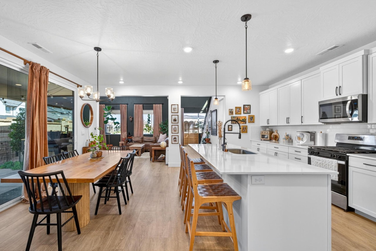 755 W Juniper Hill DR St George, UT 84790 home for sale, MLS#25-267689 - Erika Rogers Photo 21