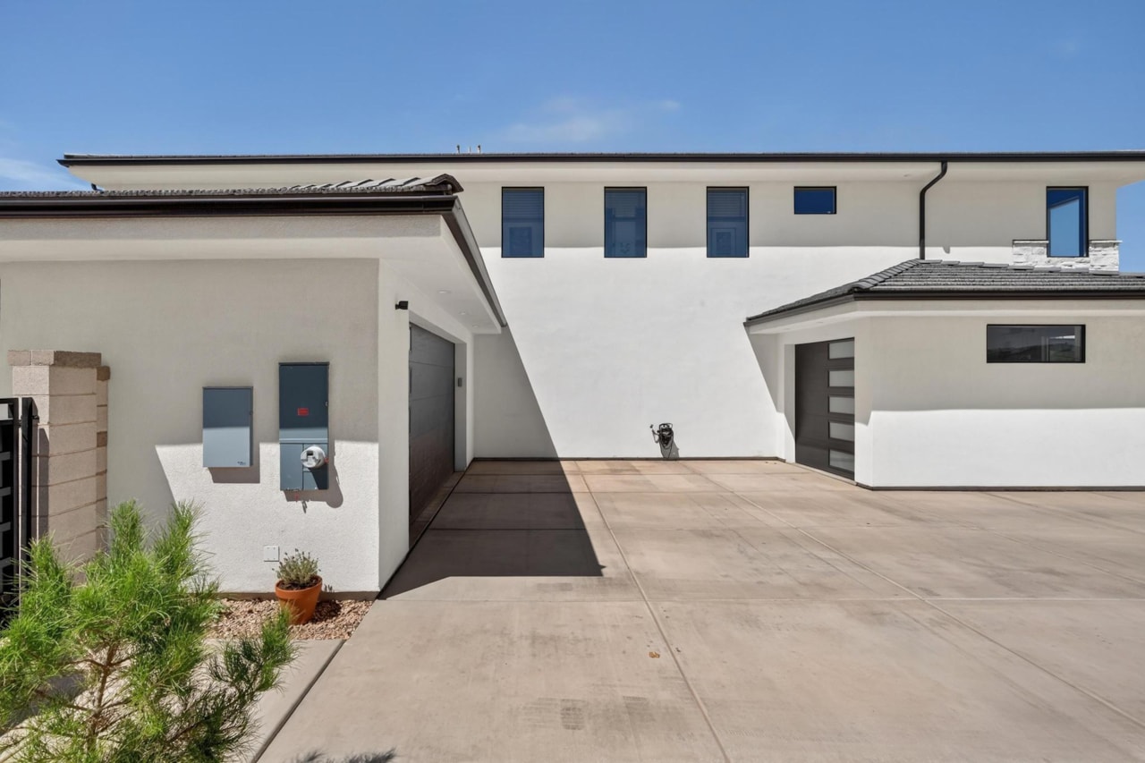 755 W Juniper Hill DR St George, UT 84790 home for sale, MLS#25-267689 - Erika Rogers Photo 58