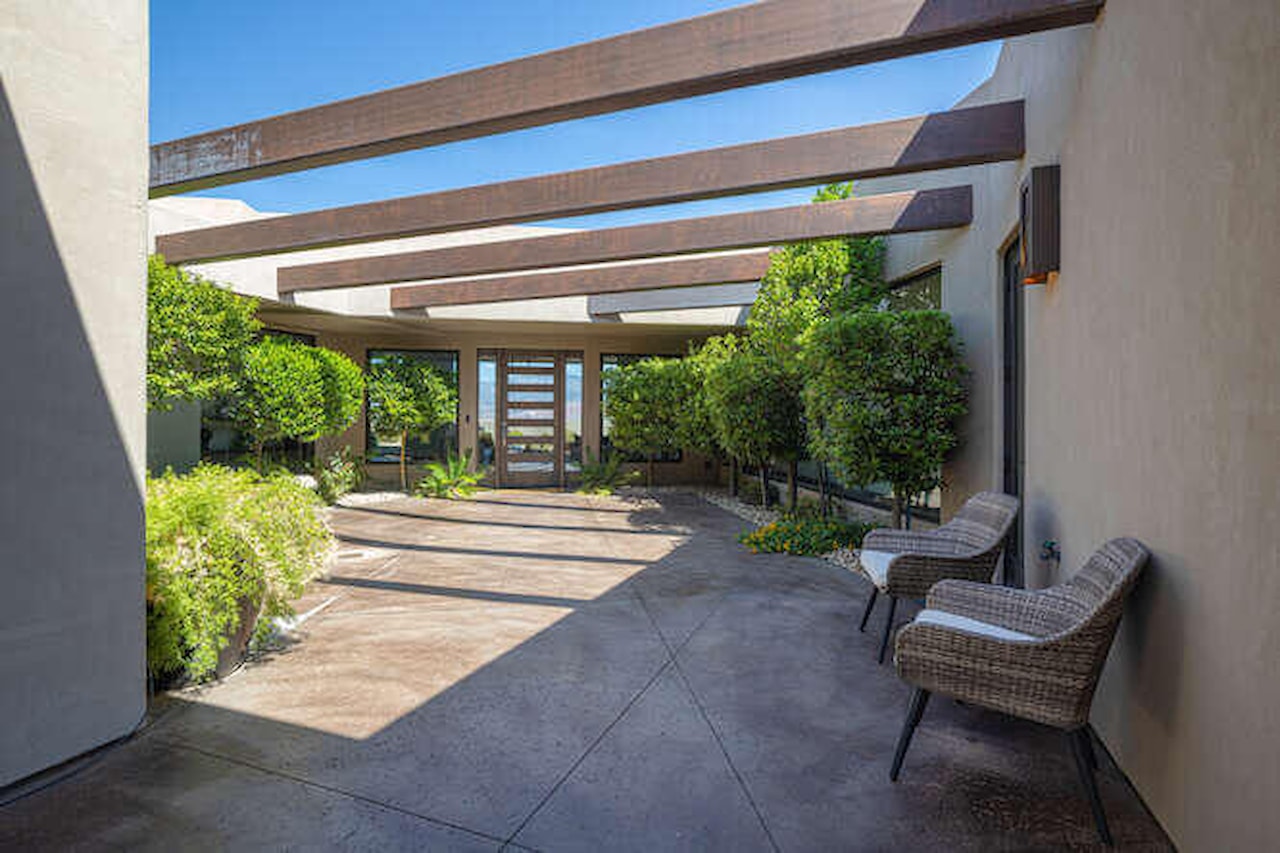 2040 S Pinnacle CIR St George, UT 84790 home for sale, MLS#25-259834 - Erika Rogers Photo 8