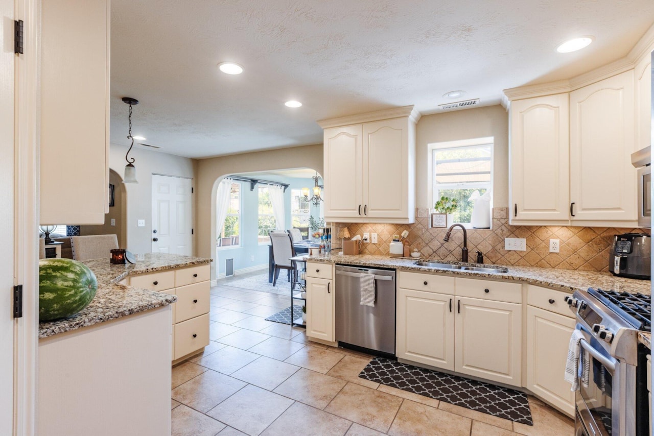 214 N 1160 W  W St George, UT 84770 home for sale, MLS#25-263096 - Erika Rogers Photo 14