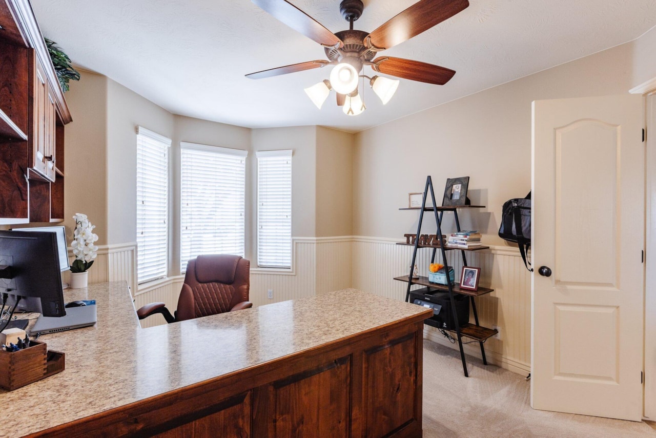 214 N 1160 W  W St George, UT 84770 home for sale, MLS#25-263096 - Erika Rogers Photo 32