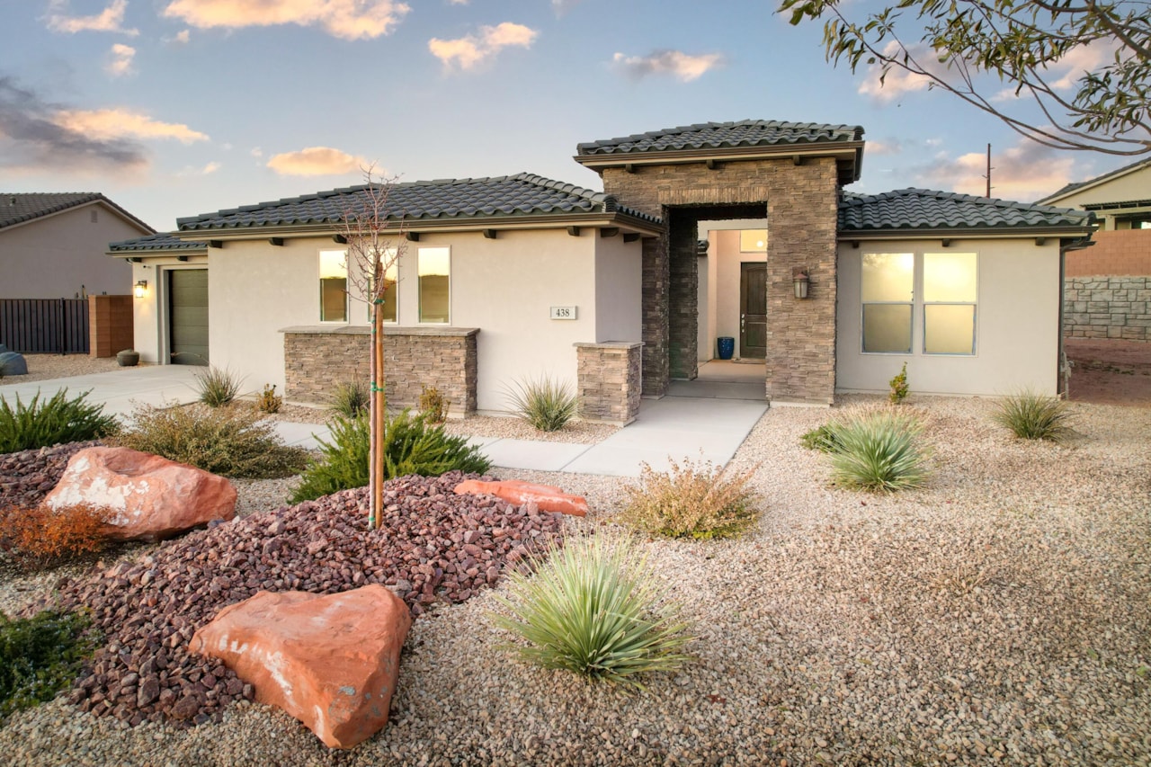 438 W Camino Oso Washington, UT 84780 home for sale, MLS#25-267686 - Erika Rogers