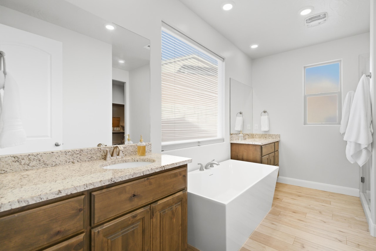 438 W Camino Oso Washington, UT 84780 home for sale, MLS#25-267686 - Erika Rogers Photo 7