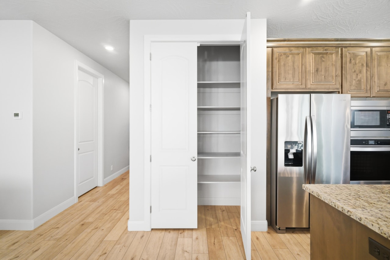 438 W Camino Oso Washington, UT 84780 home for sale, MLS#25-267686 - Erika Rogers Photo 11