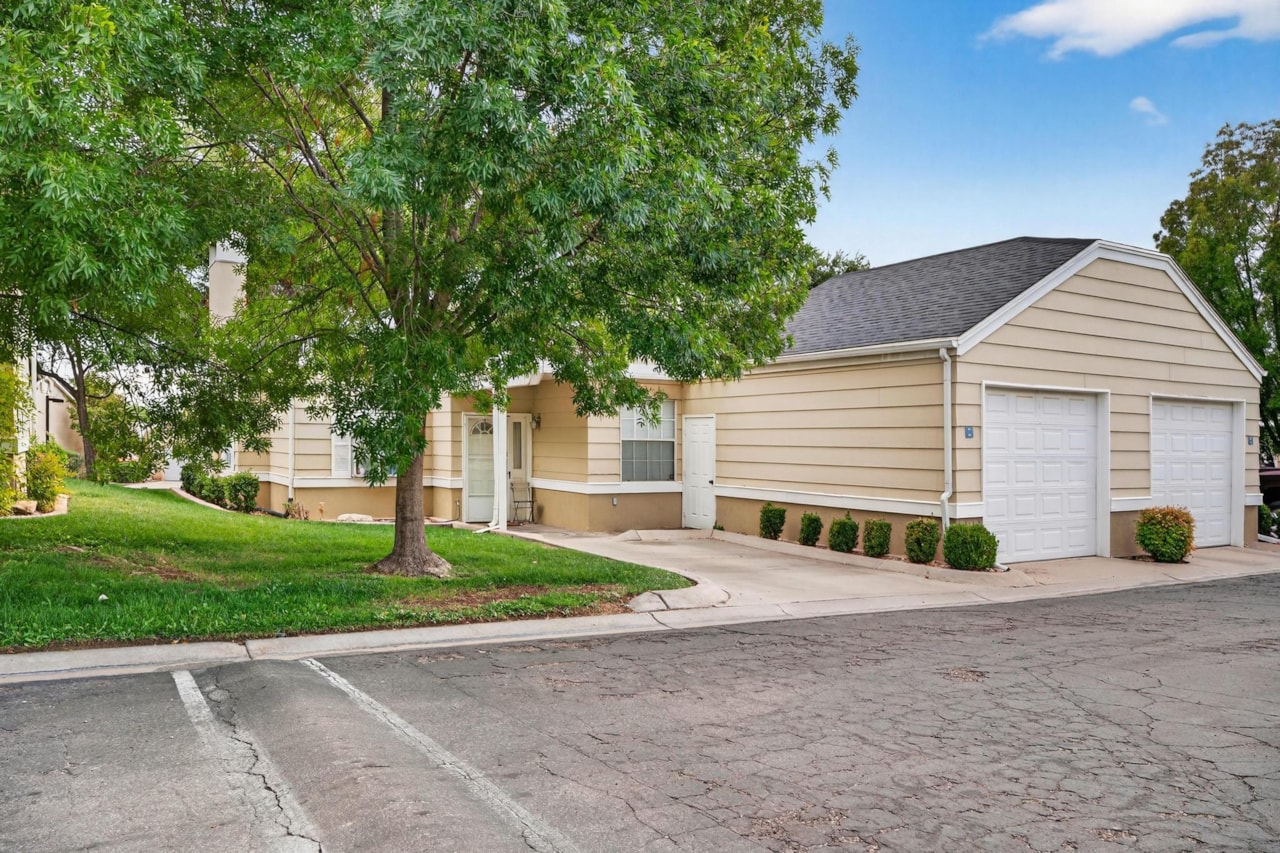 345 N 2450 #120 St George, UT 84790 home for sale, MLS#25-266063 - Erika Rogers Photo 2