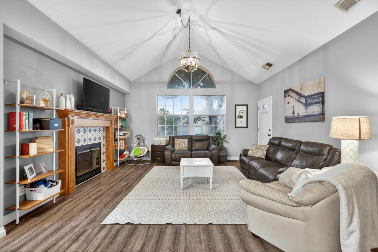 345 N 2450 #120 St George, UT 84790 home for sale, MLS#25-266063 - Erika Rogers Photo 4