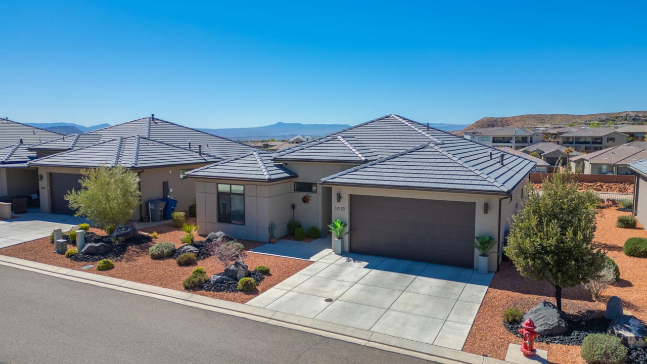 1019 W Jonathon DR Washington, UT 84780 home for sale, MLS#25-267691 - Erika Rogers