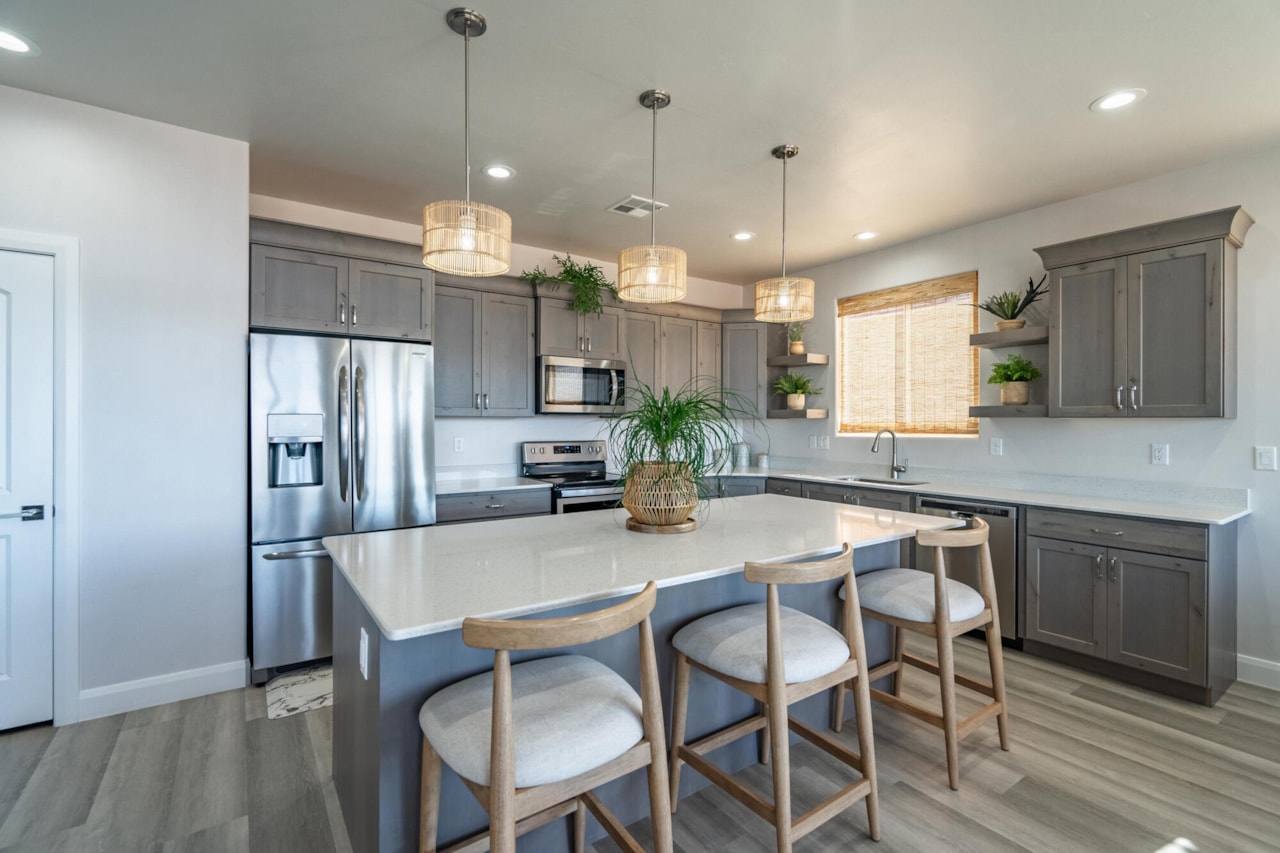 1019 W Jonathon DR Washington, UT 84780 home for sale, MLS#25-267691 - Erika Rogers Photo 2