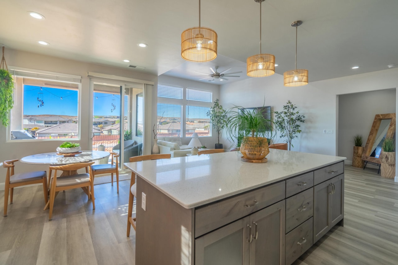 1019 W Jonathon DR Washington, UT 84780 home for sale, MLS#25-267691 - Erika Rogers Photo 6