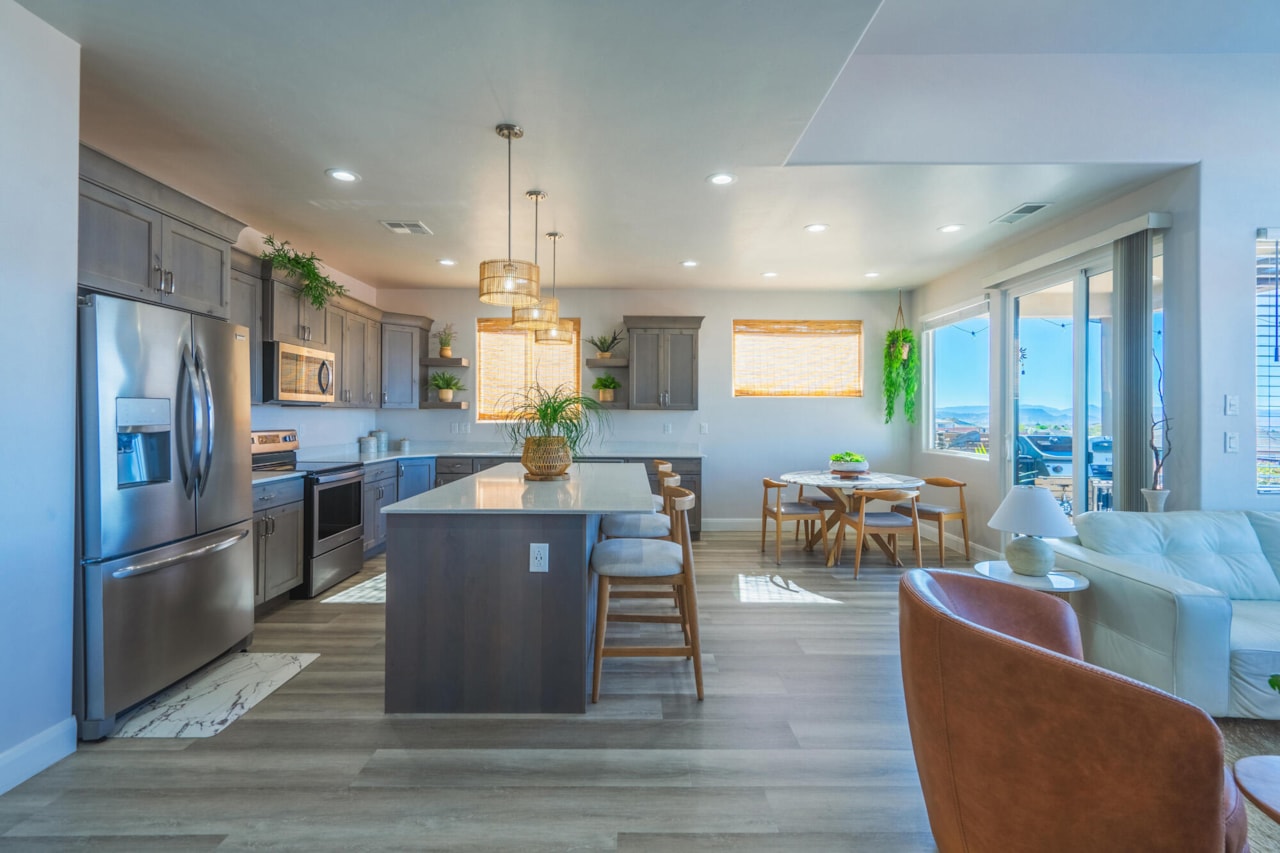 1019 W Jonathon DR Washington, UT 84780 home for sale, MLS#25-267691 - Erika Rogers Photo 7