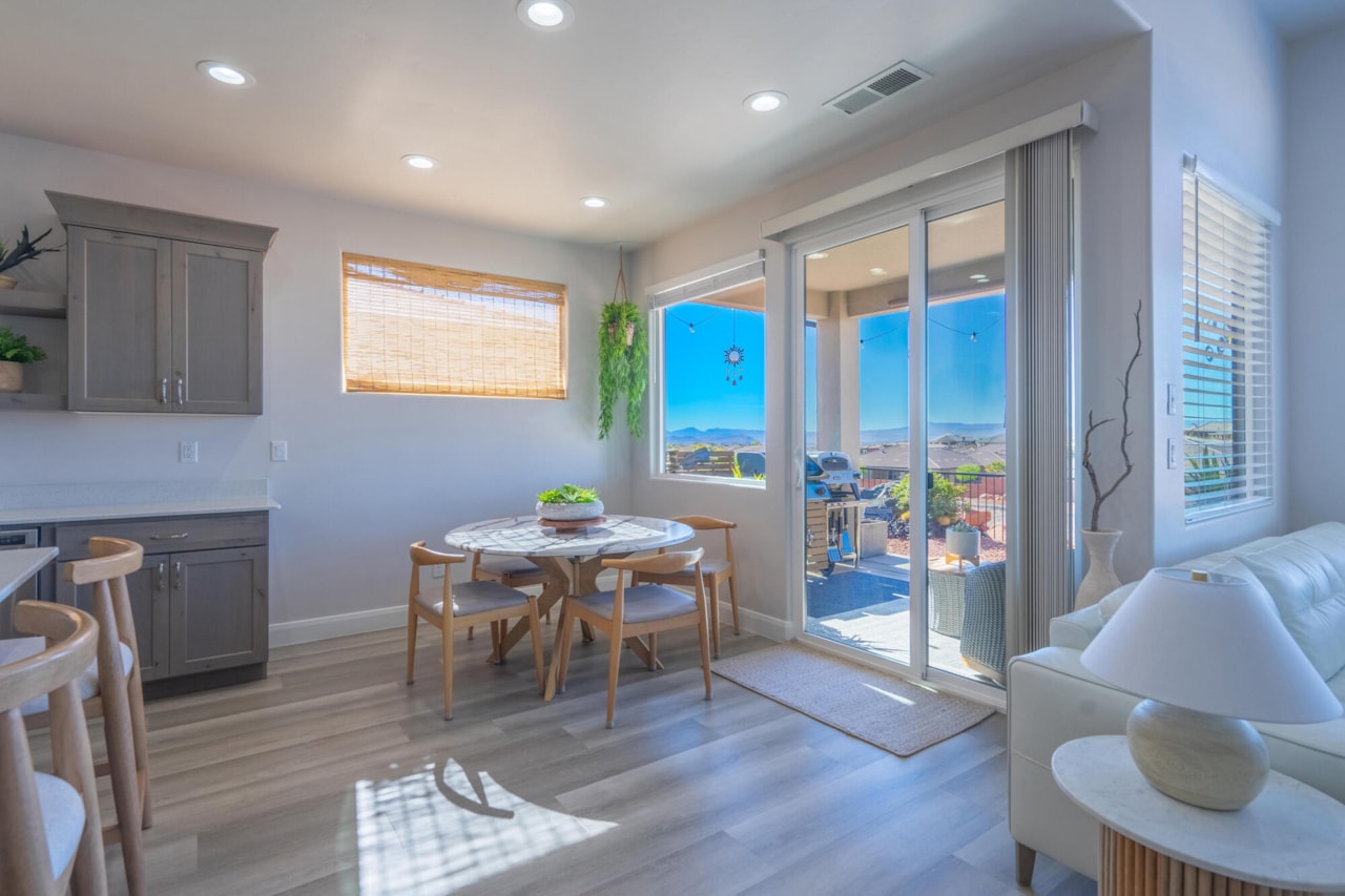 1019 W Jonathon DR Washington, UT 84780 home for sale, MLS#25-267691 - Erika Rogers Photo 8