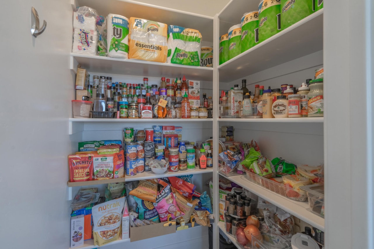 1019 W Jonathon DR Washington, UT 84780 home for sale, MLS#25-267691 - Erika Rogers Photo 9