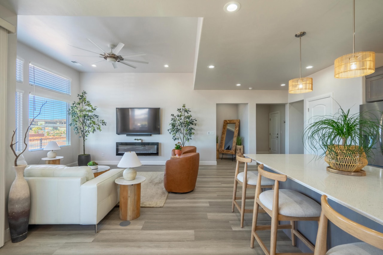 1019 W Jonathon DR Washington, UT 84780 home for sale, MLS#25-267691 - Erika Rogers Photo 10