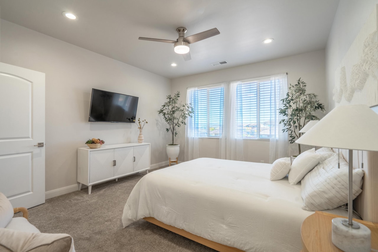 1019 W Jonathon DR Washington, UT 84780 home for sale, MLS#25-267691 - Erika Rogers Photo 12