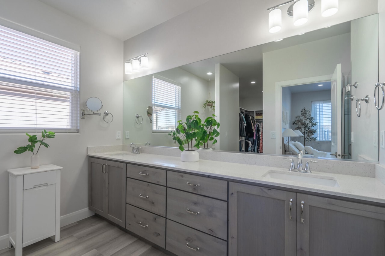 1019 W Jonathon DR Washington, UT 84780 home for sale, MLS#25-267691 - Erika Rogers Photo 16