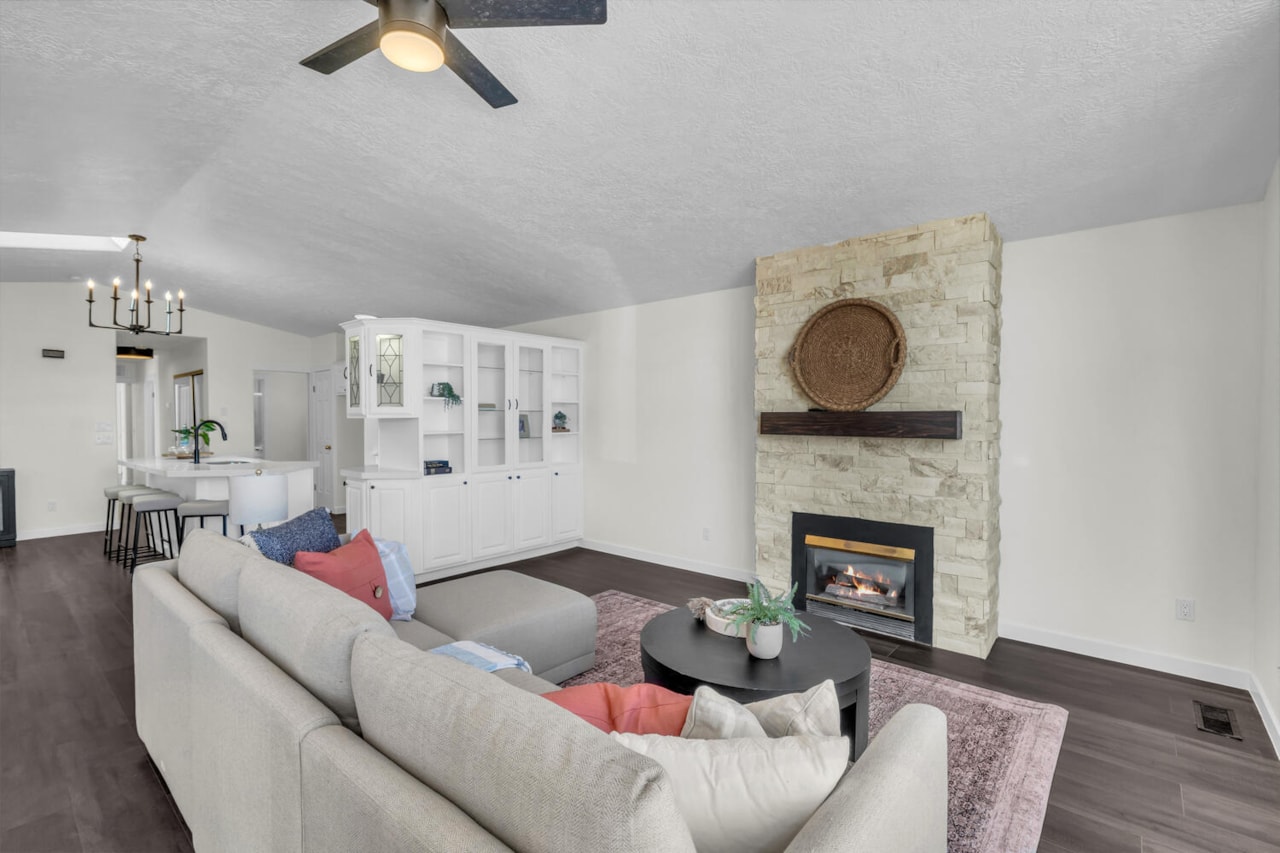 1331 N Dixie Downs RD #100 St George, UT 84770 home for sale, MLS#25-263745 - Erika Rogers Photo 2