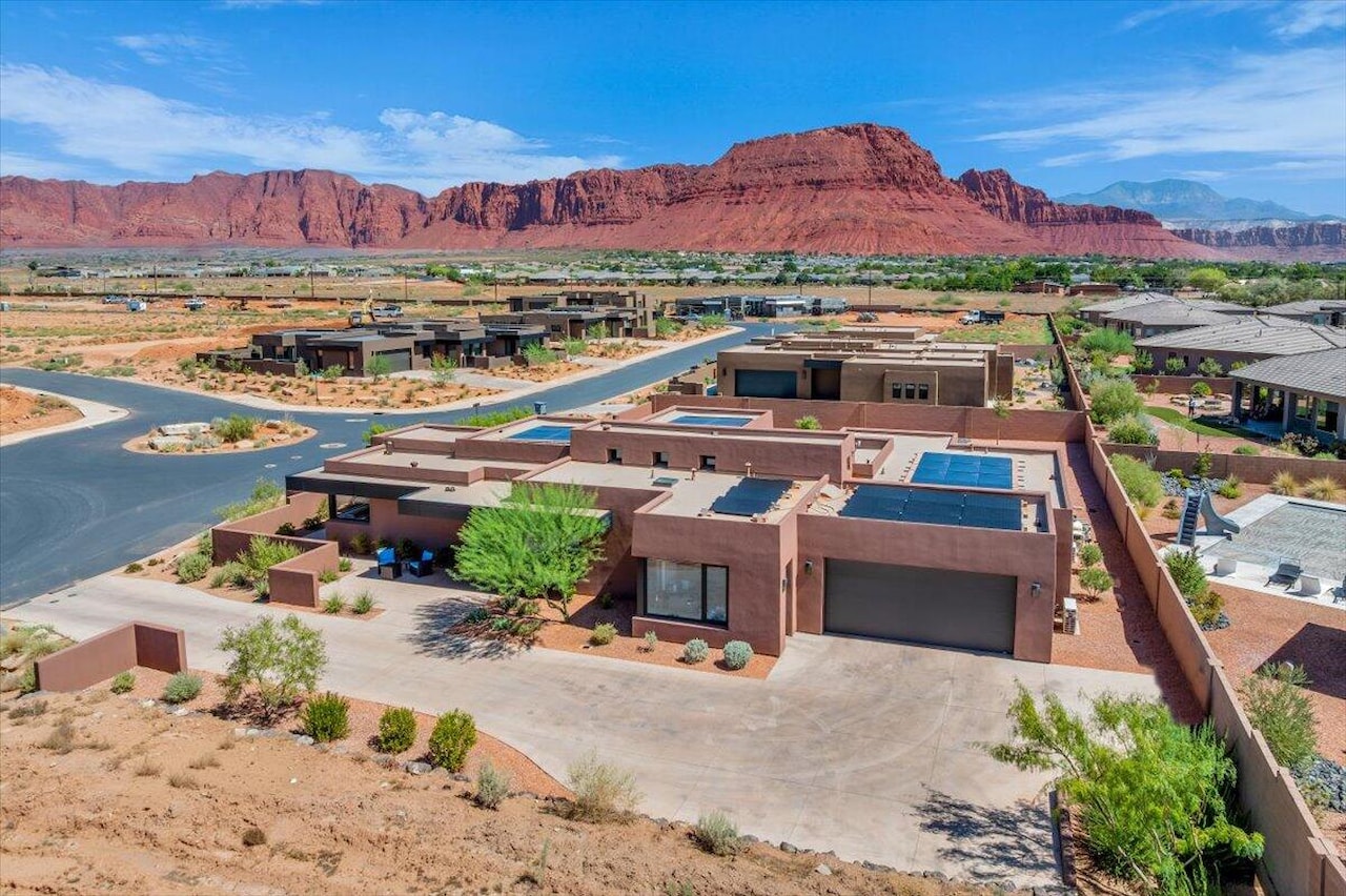 589 S Juniper Way Ivins, UT 84738 home for sale, MLS#25-264188 - Erika Rogers Photo 2