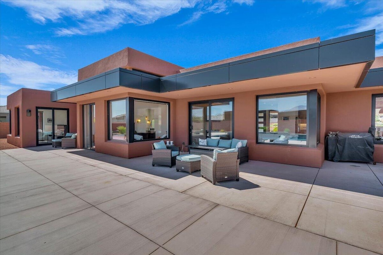 589 S Juniper Way Ivins, UT 84738 home for sale, MLS#25-264188 - Erika Rogers Photo 38