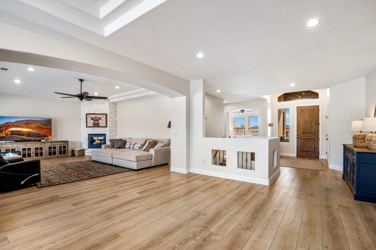 143 N Cortez Trl Ivins, UT 84738 home for sale, MLS#25-267693 - Erika Rogers Photo 4