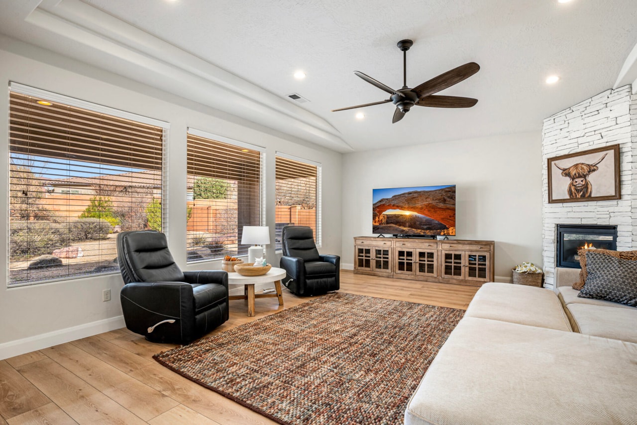 143 N Cortez Trl Ivins, UT 84738 home for sale, MLS#25-267693 - Erika Rogers Photo 6