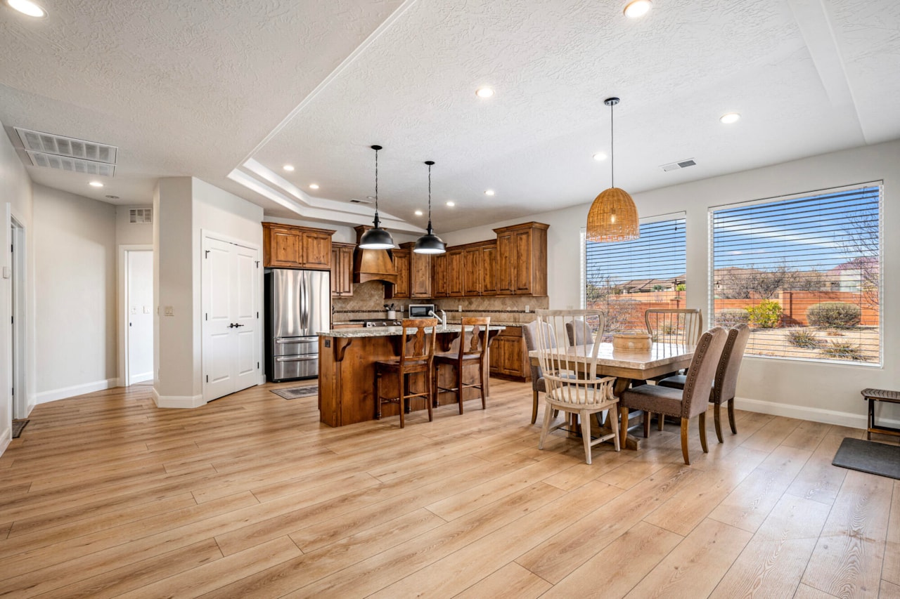 143 N Cortez Trl Ivins, UT 84738 home for sale, MLS#25-267693 - Erika Rogers Photo 7