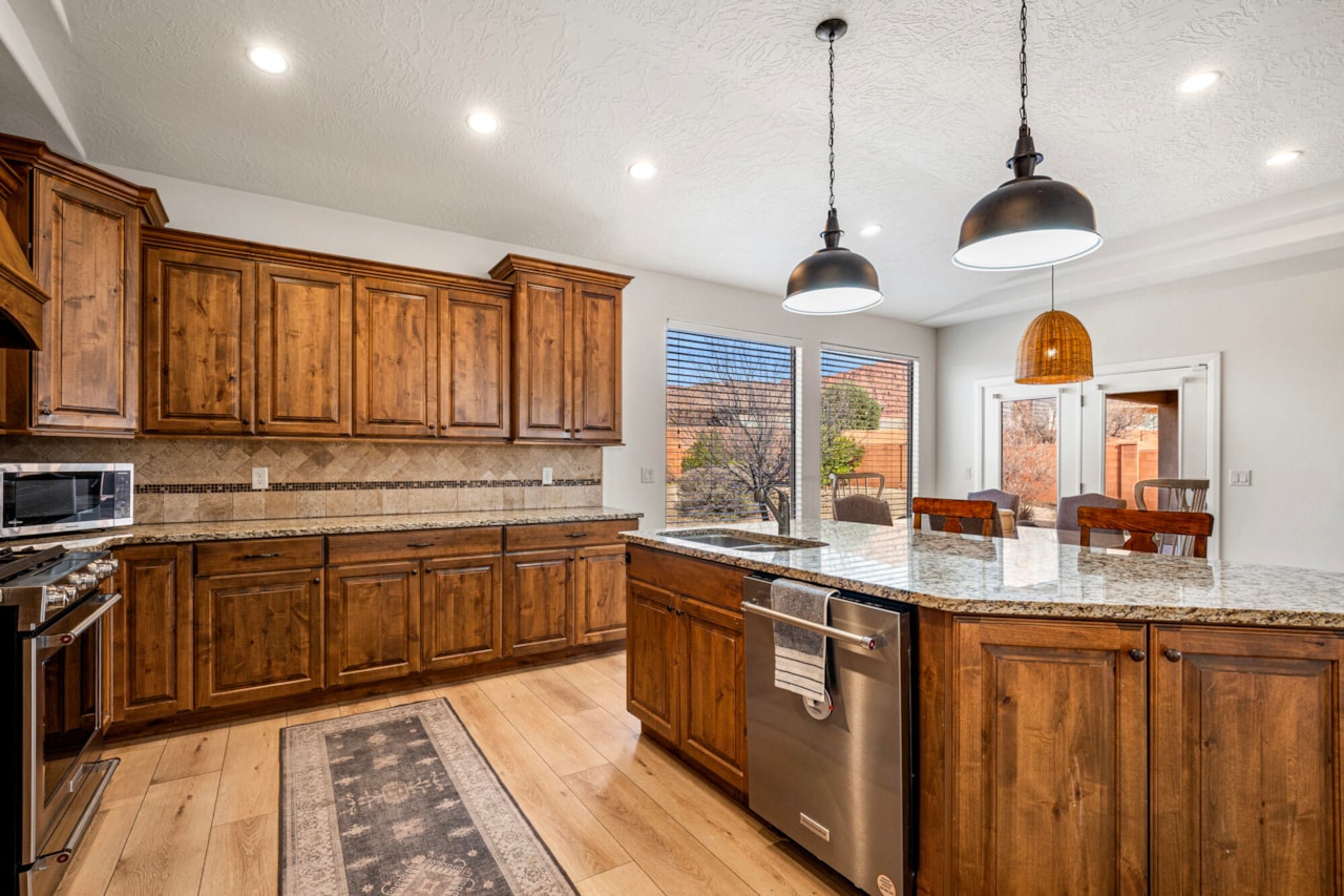 143 N Cortez Trl Ivins, UT 84738 home for sale, MLS#25-267693 - Erika Rogers Photo 9