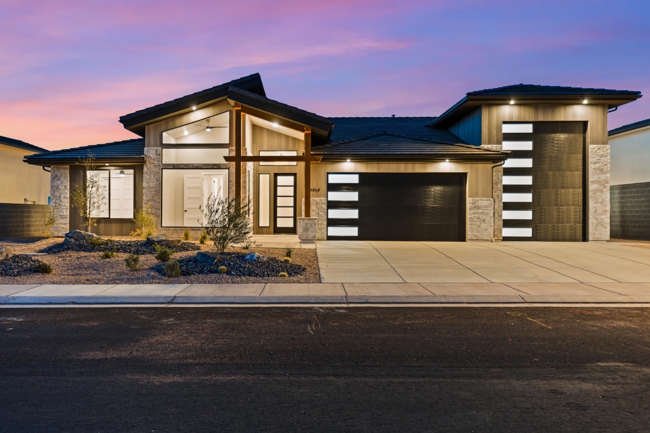 4810 W 1930  S Hurricane, UT 84737 home for sale, MLS#25-258522 - Erika Rogers Photo 2