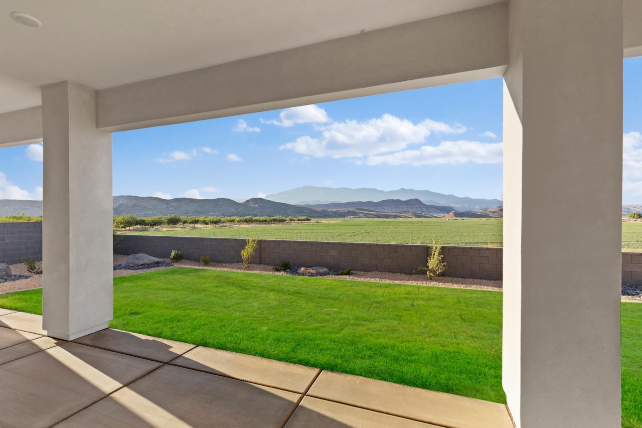 4810 W 1930  S Hurricane, UT 84737 home for sale, MLS#25-258522 - Erika Rogers Photo 3