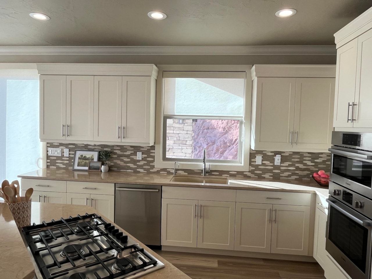 232 S Acantilado CIR St George, UT 84790 home for sale, MLS#25-263353 - Erika Rogers Photo 10