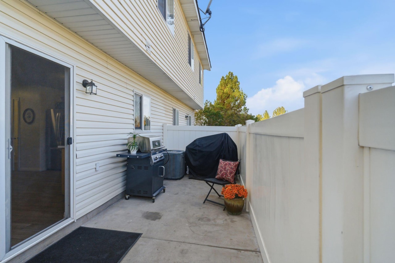 1735 W 540  N #2302 St George, UT 84770 home for sale, MLS#25-266766 - Erika Rogers Photo 11