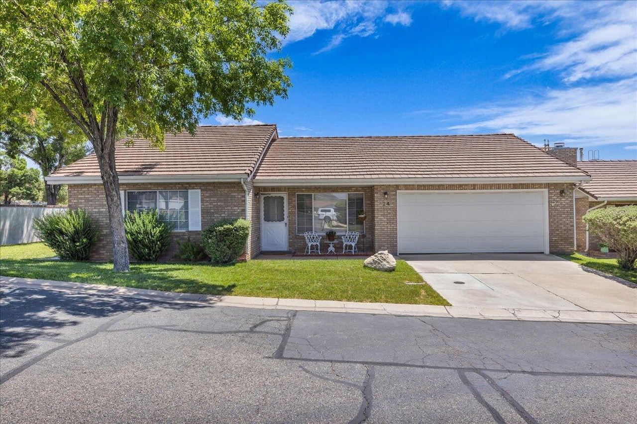 1090 E 700 S #24 St George, UT 84790 home for sale, MLS#25-262276 - Erika Rogers