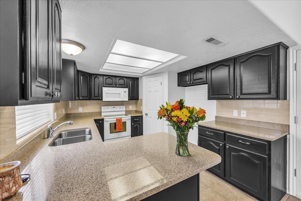 1090 E 700 S #24 St George, UT 84790 home for sale, MLS#25-262276 - Erika Rogers Photo 7