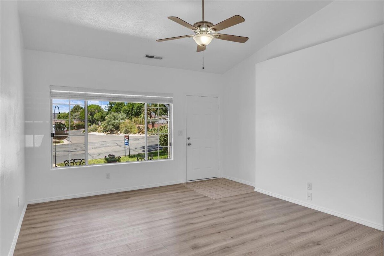 1090 E 700 S #24 St George, UT 84790 home for sale, MLS#25-262276 - Erika Rogers Photo 14